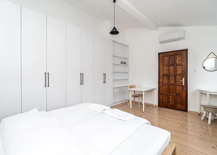 Rentplanet - Przy Plantach Apartment Krakau